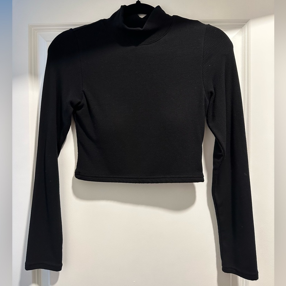 Klassy network turtleneck cropped top in size medium